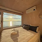 Buqez Eco - House 23 - Beachfront * Drage