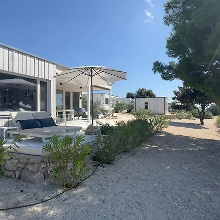 Buqez Eco - House 23 - Beachfront Villa Drage
